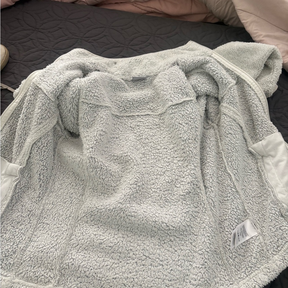Cozy White Sherpa Jacket - Picture 5 of 5